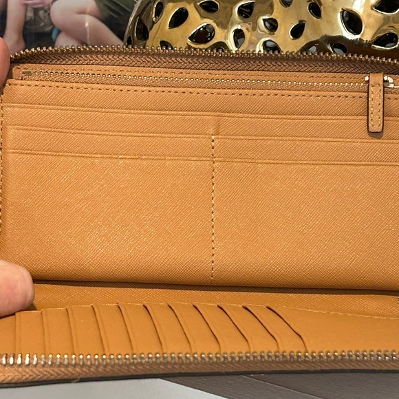 Tory Burch Emerson Wristlet Zip Continental Wallet Saffiano Leather - Picture 6 of 7